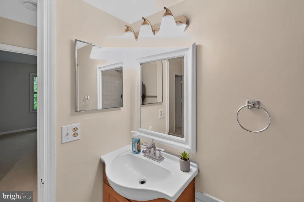 5901 KINGSFORD ROAD #442 Springfield, VA 22152