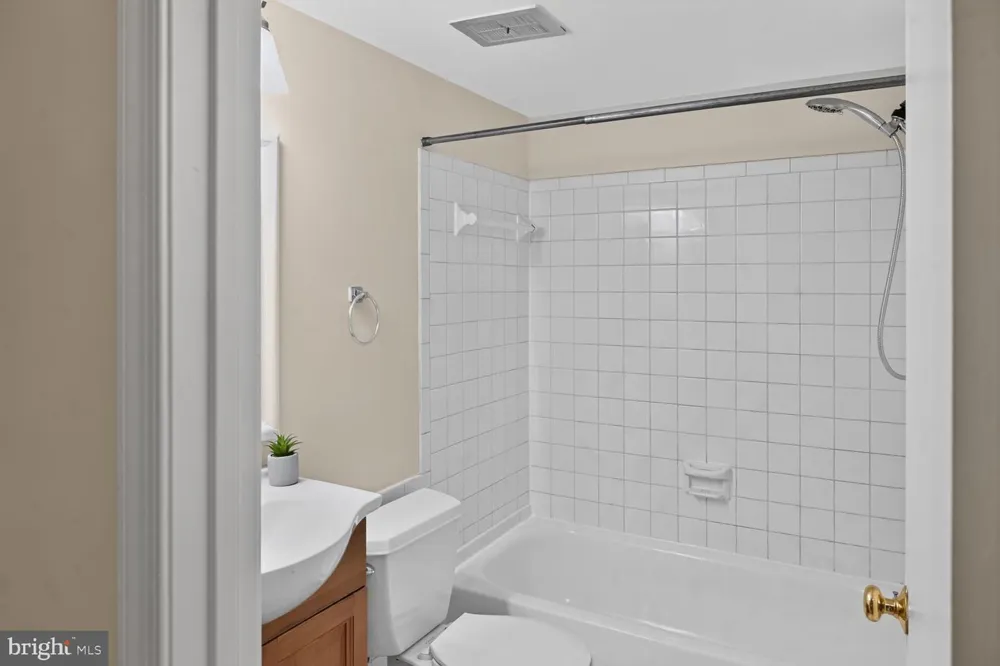 5901 KINGSFORD ROAD #442 Springfield, VA 22152