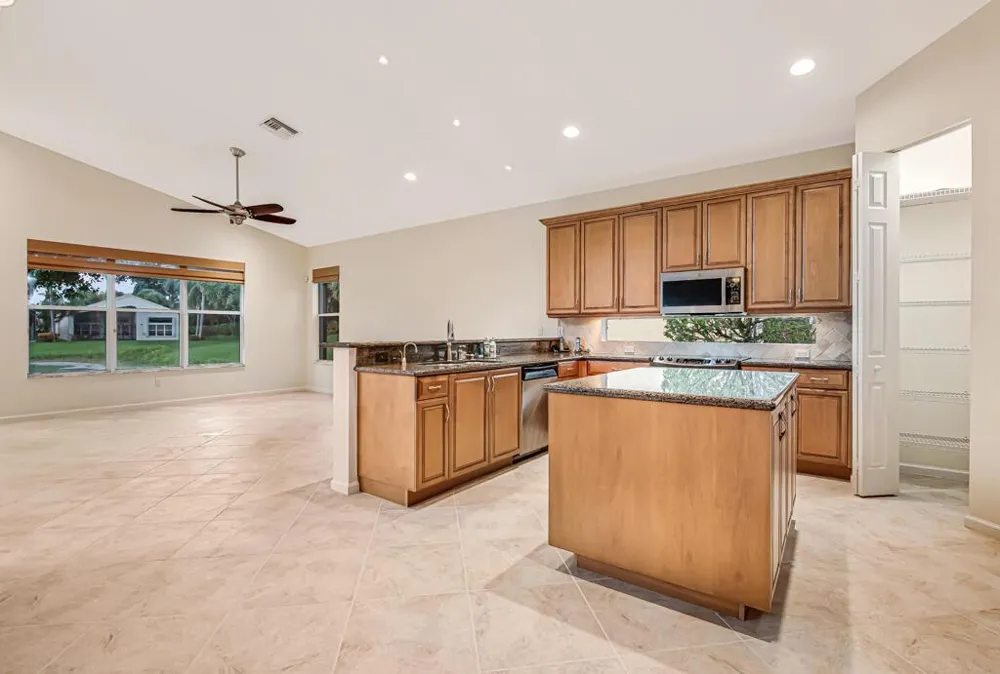 7911 Ferndale Bend Drive Lake Worth, FL 33467