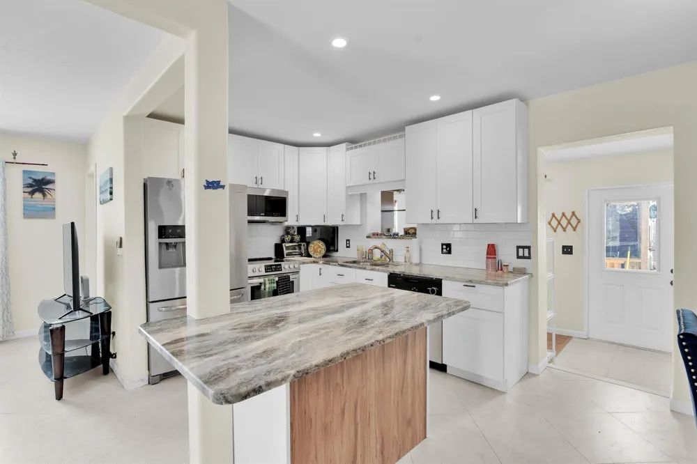 5221 NE 16TH AVENUE Pompano Beach, FL 33064