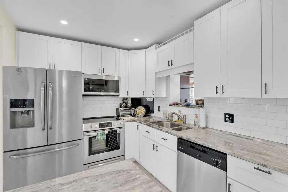 5221 NE 16TH AVENUE Pompano Beach, FL 33064