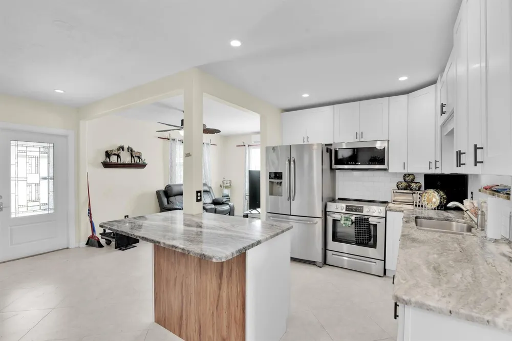 5221 NE 16TH AVENUE Pompano Beach, FL 33064