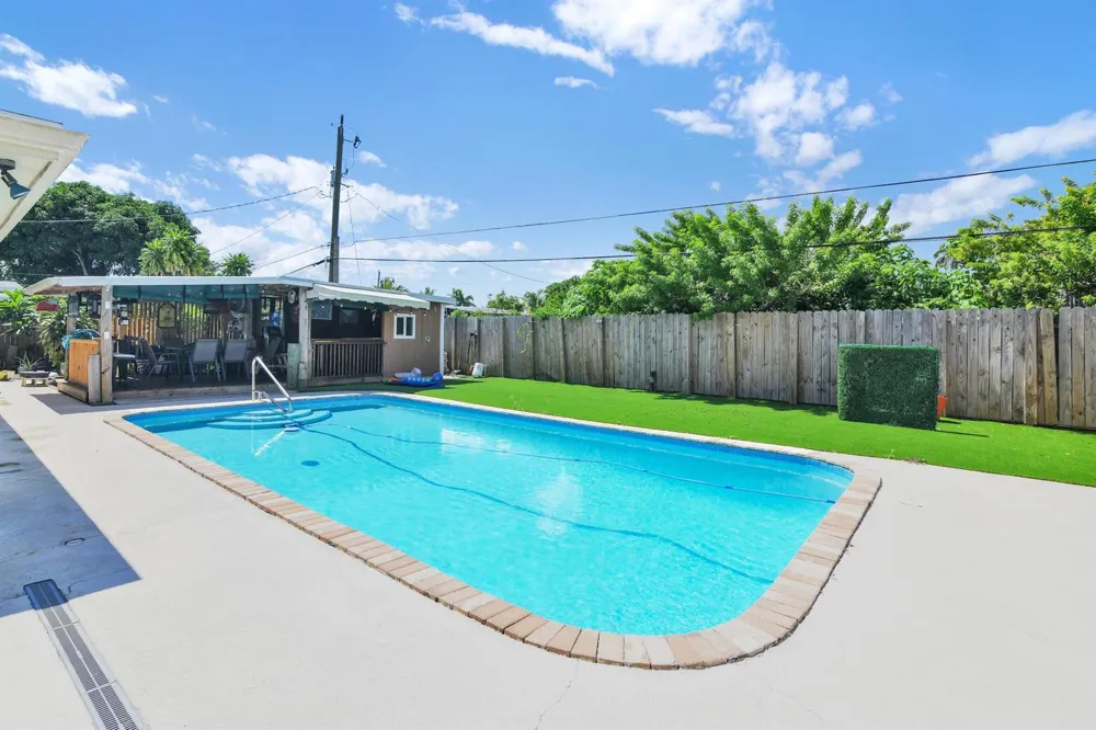 5221 NE 16TH AVENUE Pompano Beach, FL 33064