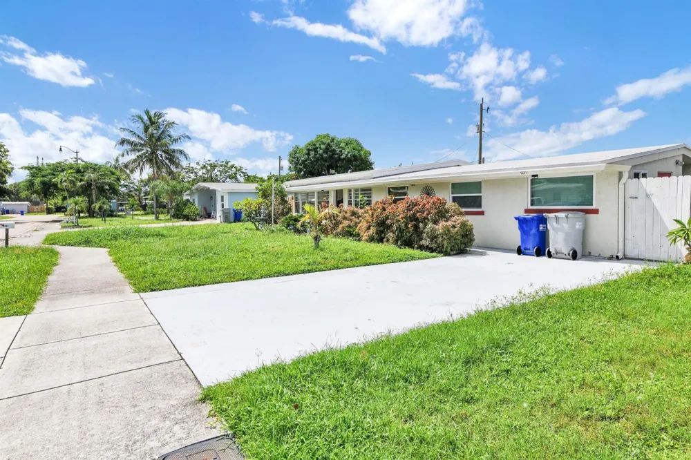 5221 NE 16TH AVENUE Pompano Beach, FL 33064