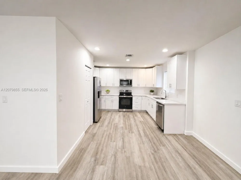 529 NW 16th Ave Fort Lauderdale, FL 33311