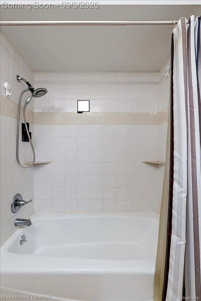 1930 Lake Pointe Drive Brandon Charter Township, MI 48462