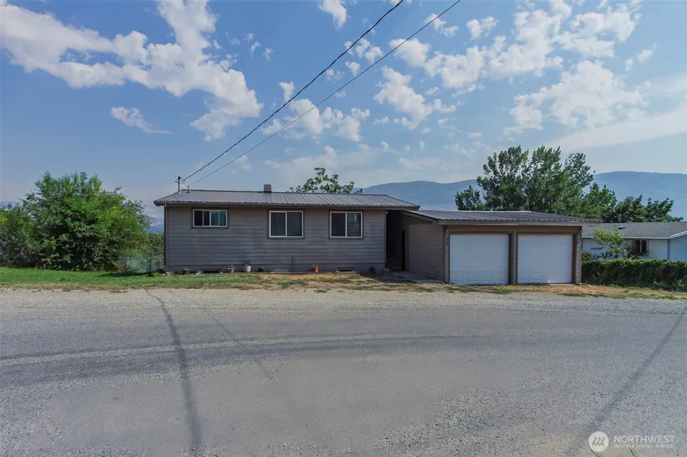 38 Hart Road Oroville, WA 98844
