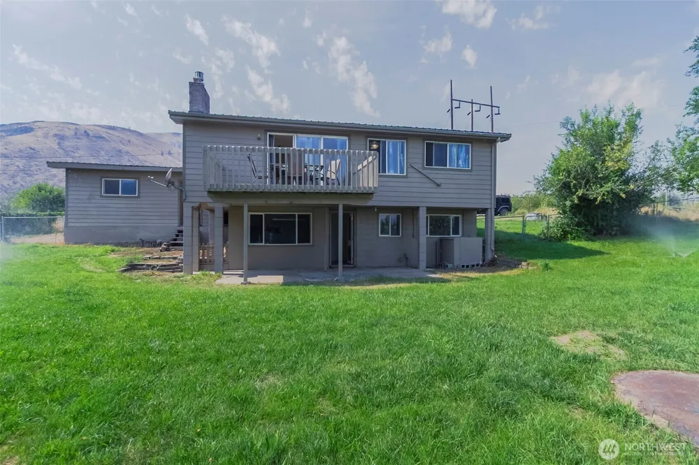 38 Hart Road Oroville, WA 98844