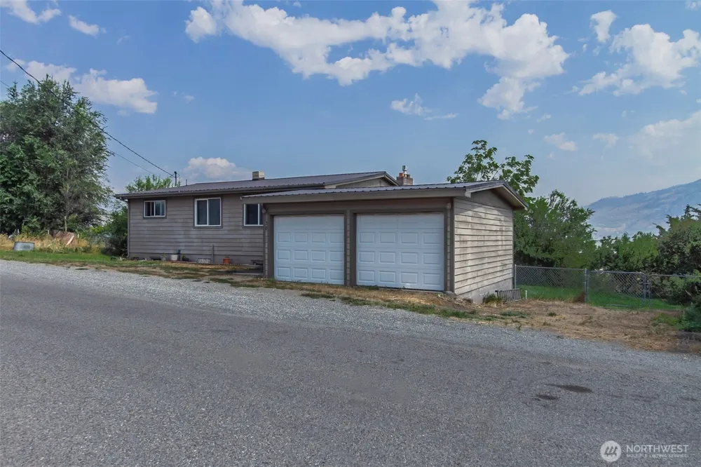 38 Hart Road Oroville, WA 98844