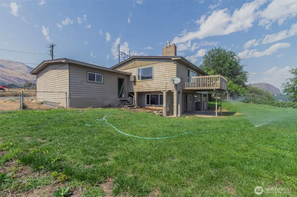 38 Hart Road Oroville, WA 98844