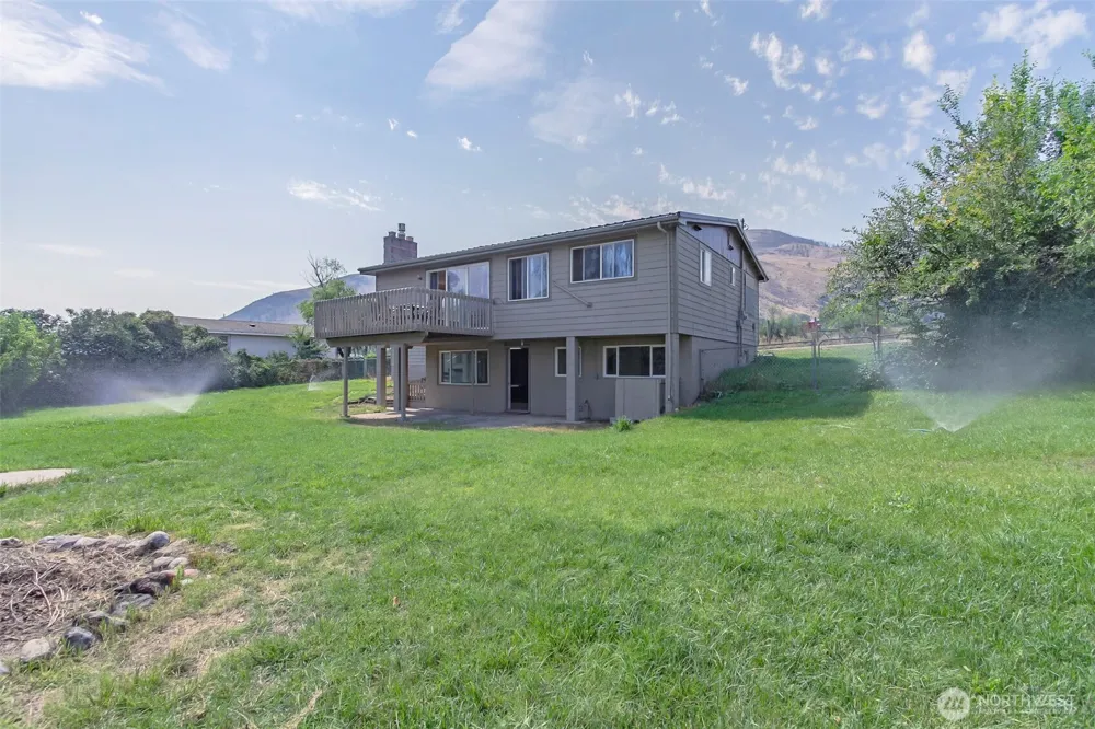 38 Hart Road Oroville, WA 98844