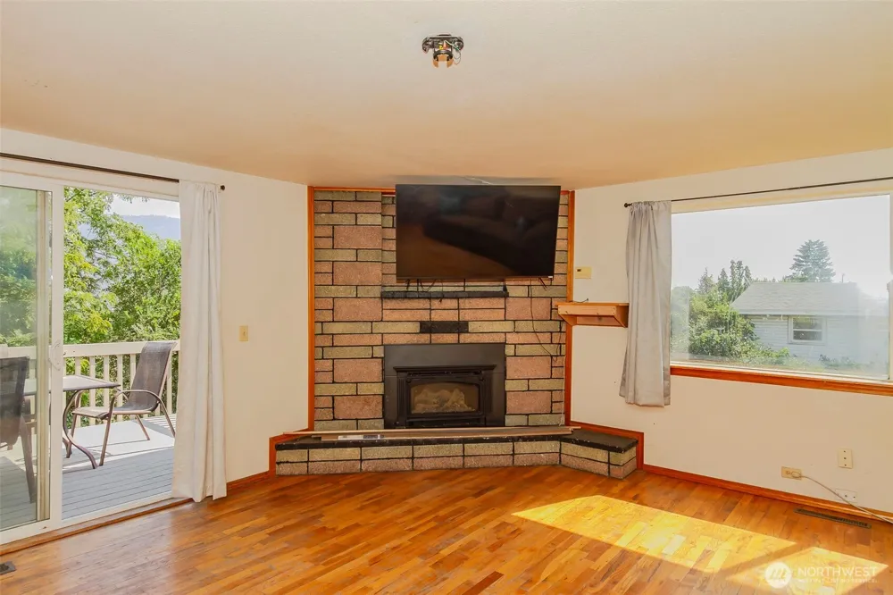38 Hart Road Oroville, WA 98844