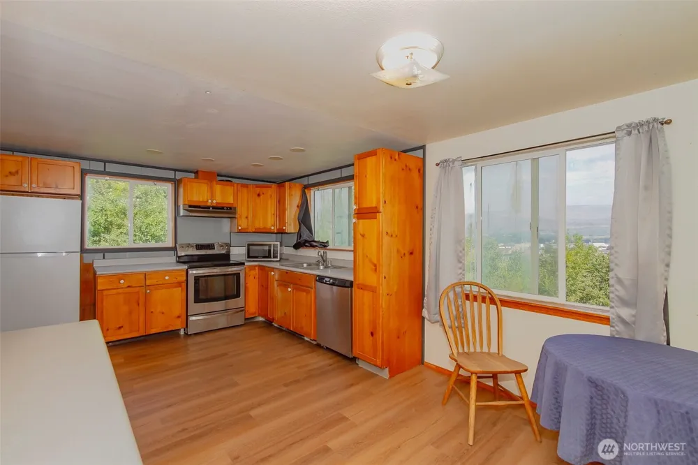 38 Hart Road Oroville, WA 98844