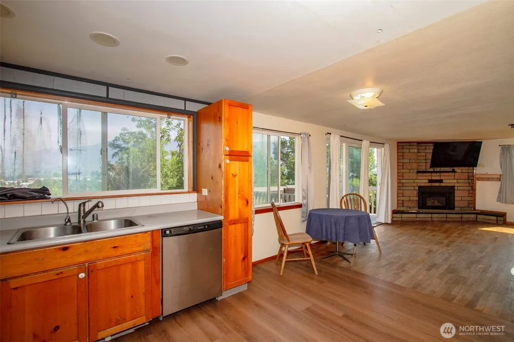 38 Hart Road Oroville, WA 98844