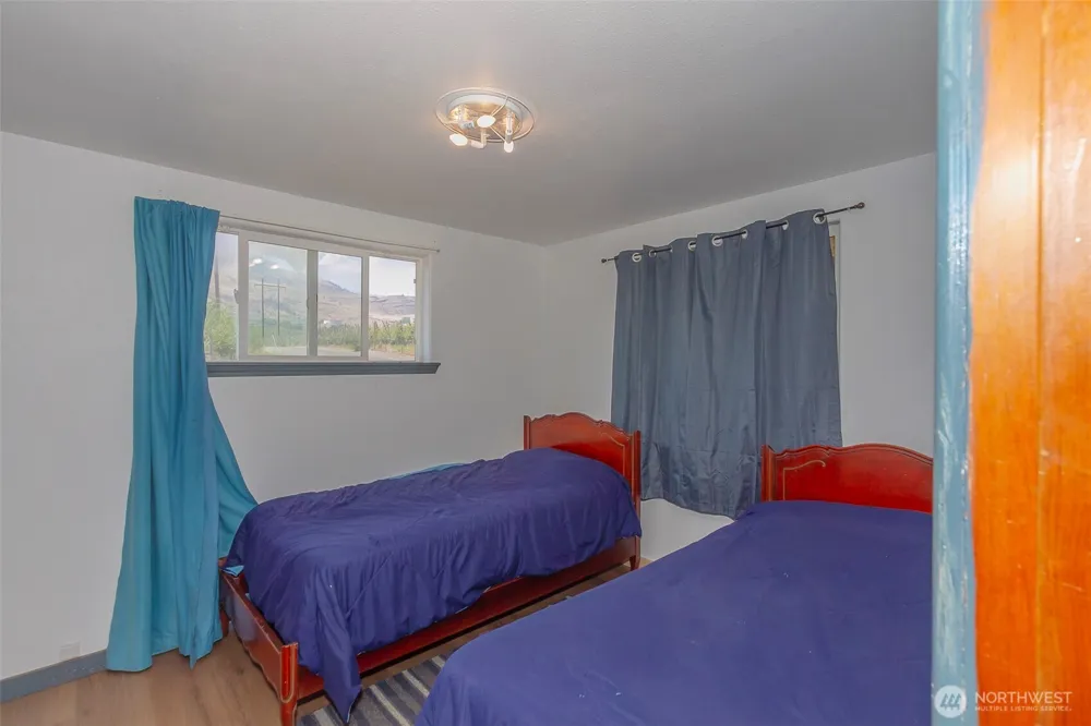 38 Hart Road Oroville, WA 98844