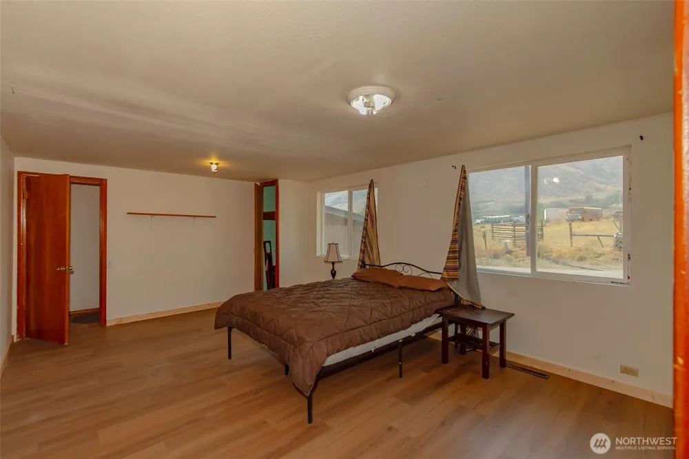 38 Hart Road Oroville, WA 98844