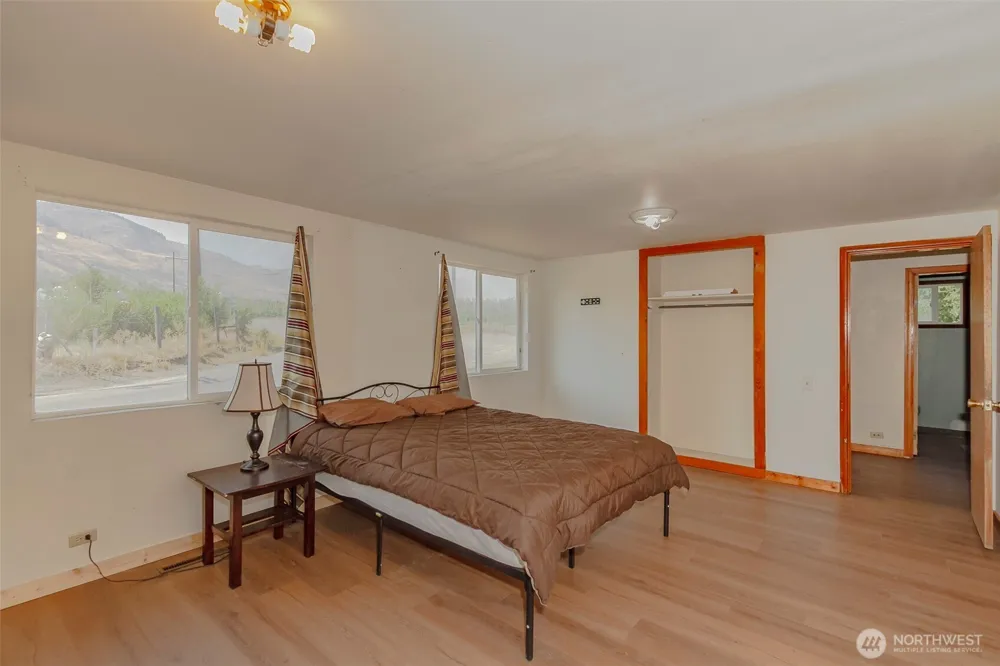 38 Hart Road Oroville, WA 98844
