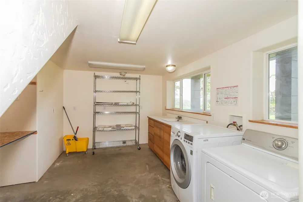 38 Hart Road Oroville, WA 98844