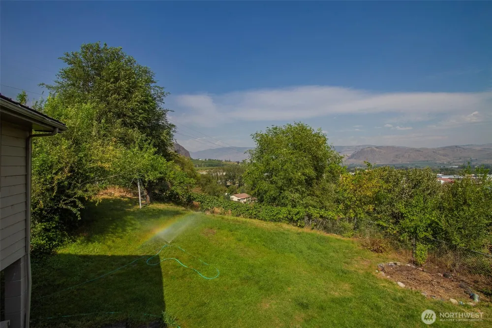 38 Hart Road Oroville, WA 98844