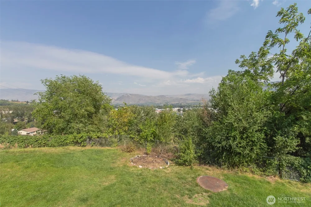 38 Hart Road Oroville, WA 98844