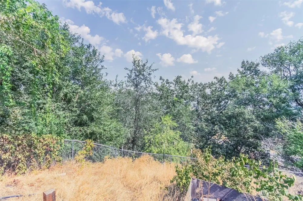38 Hart Road Oroville, WA 98844