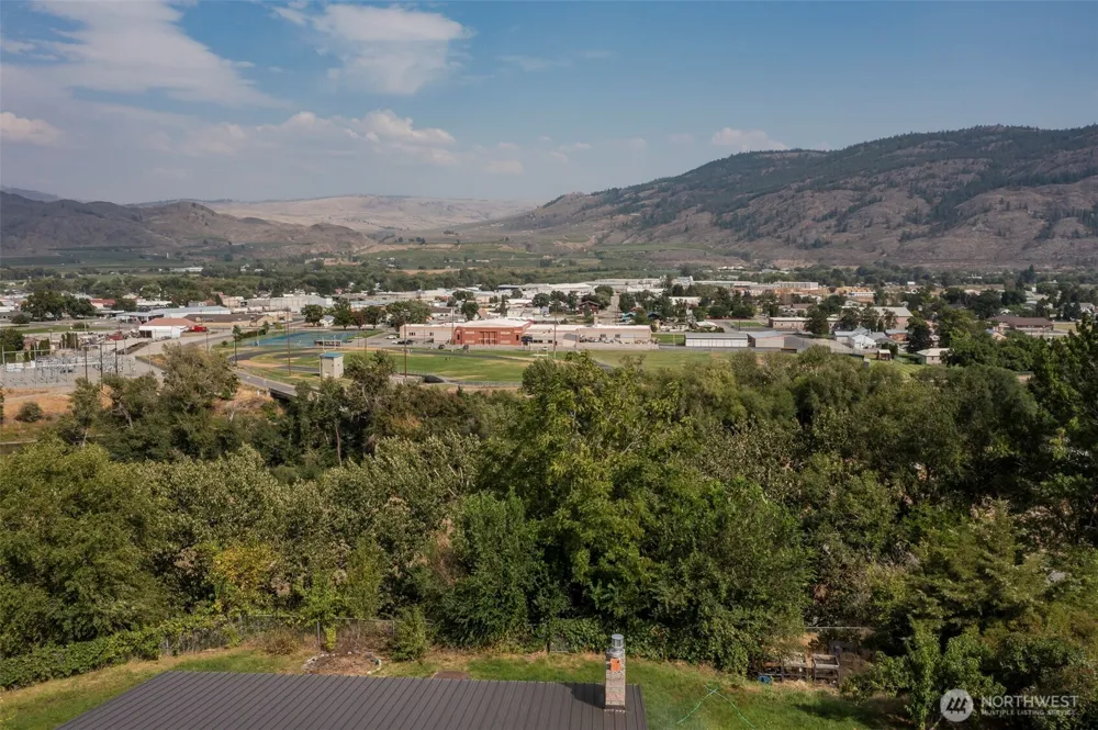 38 Hart Road Oroville, WA 98844