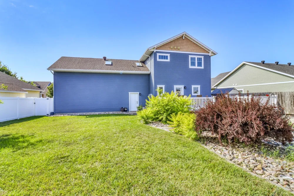 4945 38th Avenue S Fargo, ND 58104