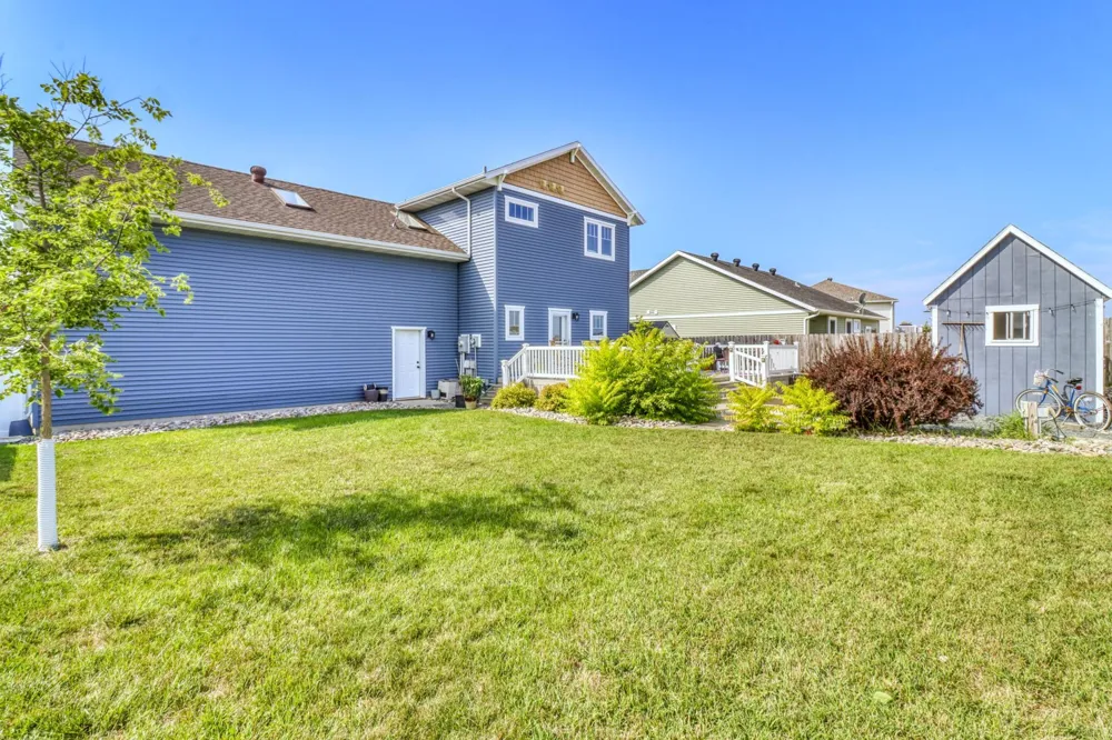4945 38th Avenue S Fargo, ND 58104