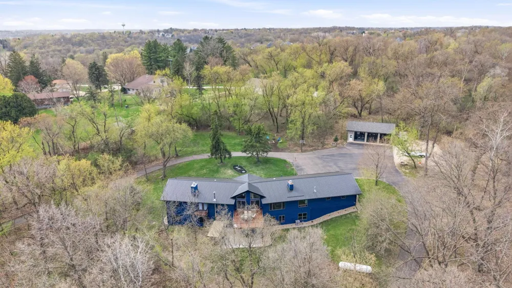 3015 Valleywood Drive SW Rochester, MN 55902