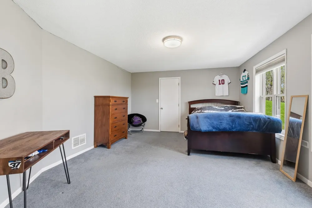 3015 Valleywood Drive SW Rochester, MN 55902