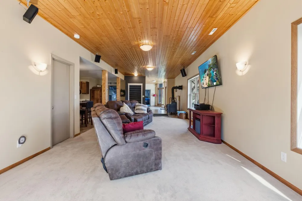 3015 Valleywood Drive SW Rochester, MN 55902