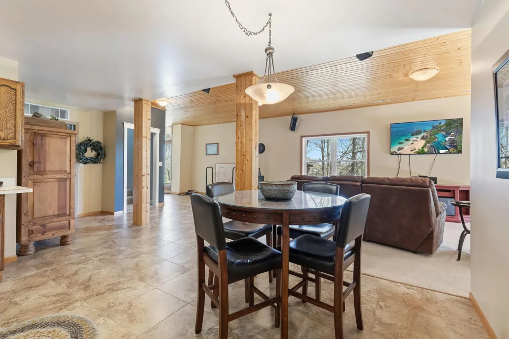3015 Valleywood Drive SW Rochester, MN 55902