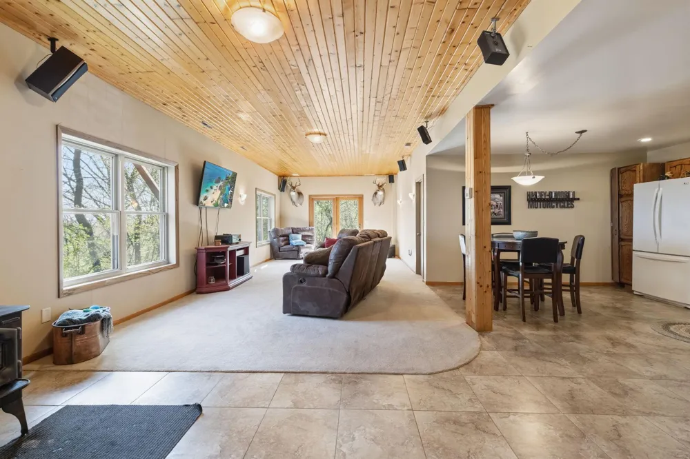 3015 Valleywood Drive SW Rochester, MN 55902