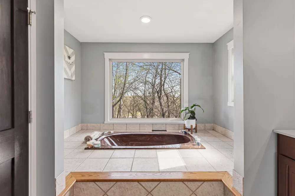 3015 Valleywood Drive SW Rochester, MN 55902