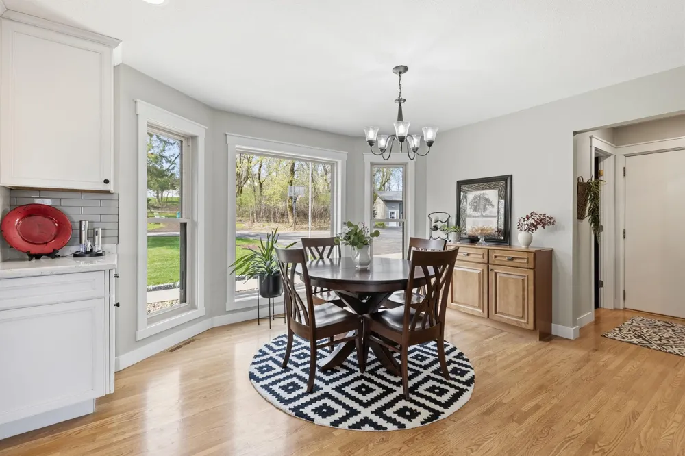 3015 Valleywood Drive SW Rochester, MN 55902