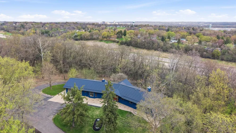 3015 Valleywood Drive SW Rochester, MN 55902