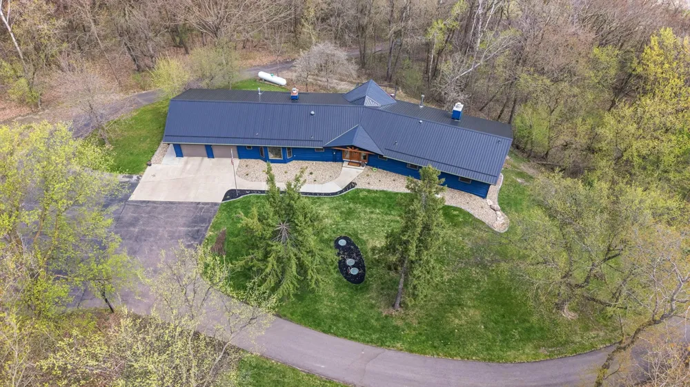 3015 Valleywood Drive SW Rochester, MN 55902