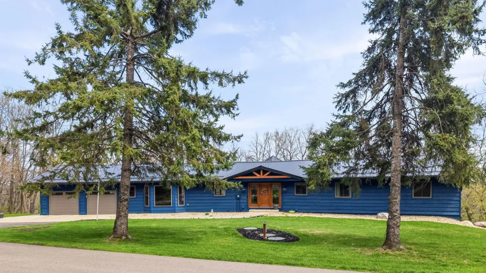 3015 Valleywood Drive SW Rochester, MN 55902