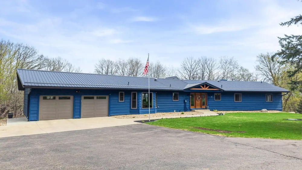 3015 Valleywood Drive SW Rochester, MN 55902