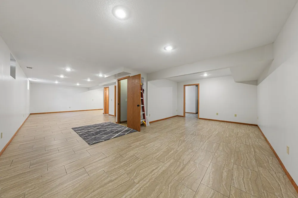 1612 Trailwood Lane SW Faribault, MN 55021