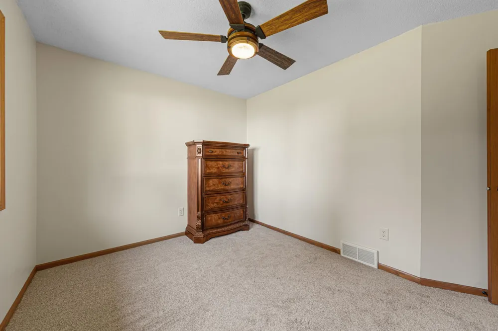 1612 Trailwood Lane SW Faribault, MN 55021