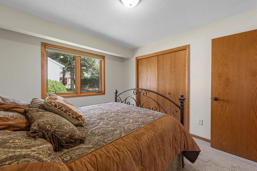 1612 Trailwood Lane SW Faribault, MN 55021