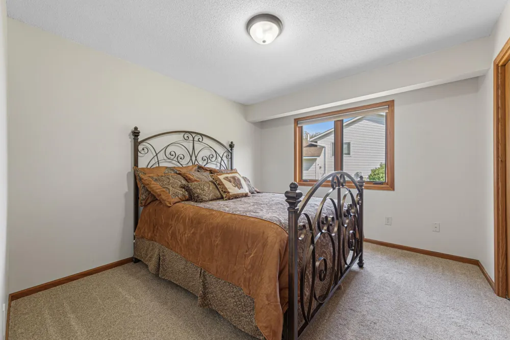 1612 Trailwood Lane SW Faribault, MN 55021