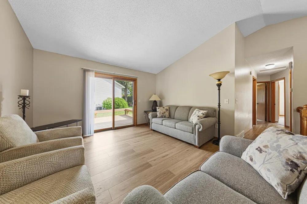 1612 Trailwood Lane SW Faribault, MN 55021