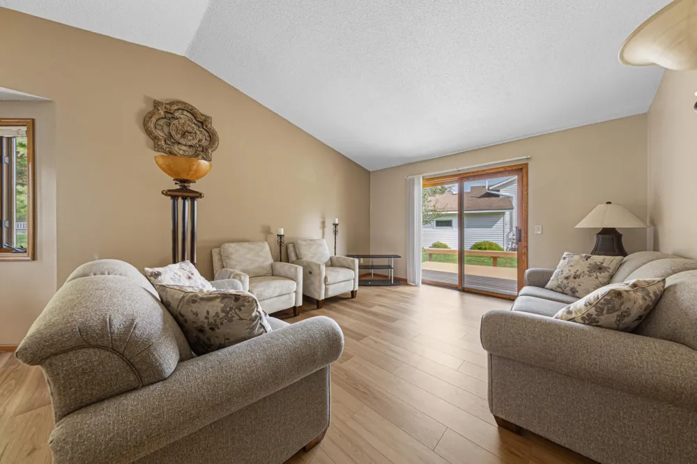 1612 Trailwood Lane SW Faribault, MN 55021