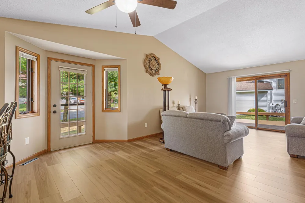 1612 Trailwood Lane SW Faribault, MN 55021