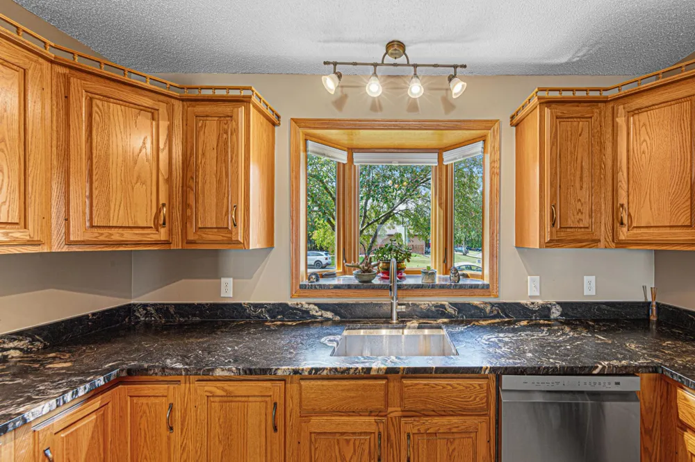 1612 Trailwood Lane SW Faribault, MN 55021