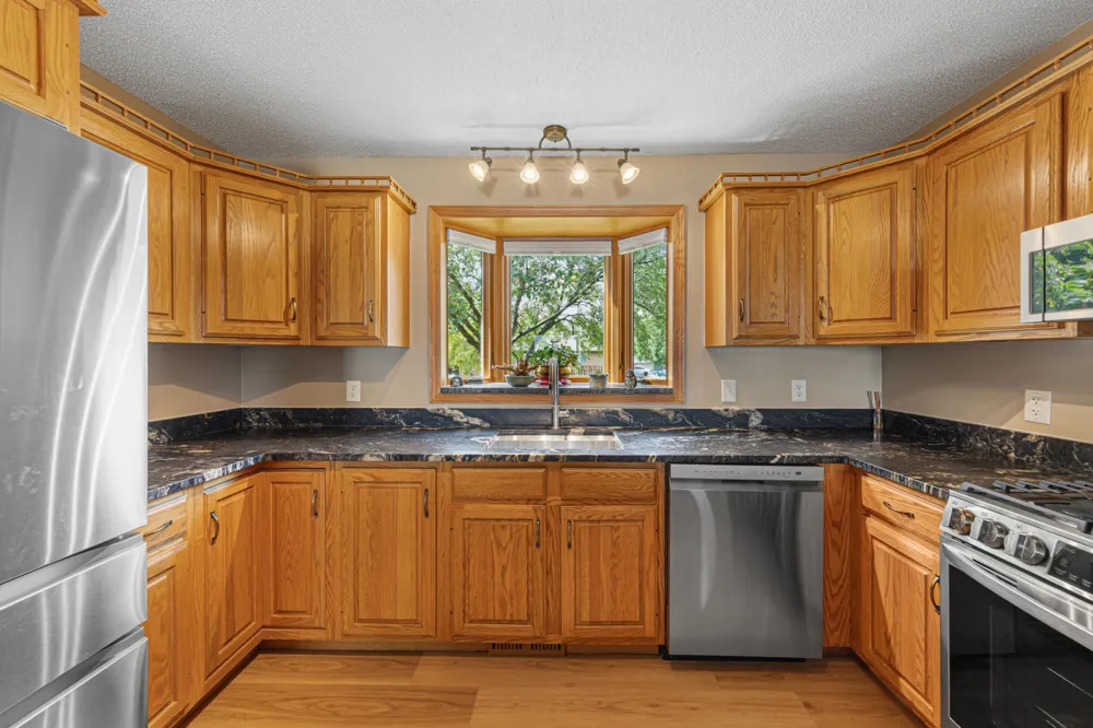 1612 Trailwood Lane SW Faribault, MN 55021