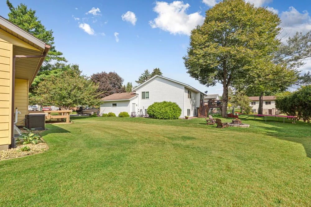 1612 Trailwood Lane SW Faribault, MN 55021