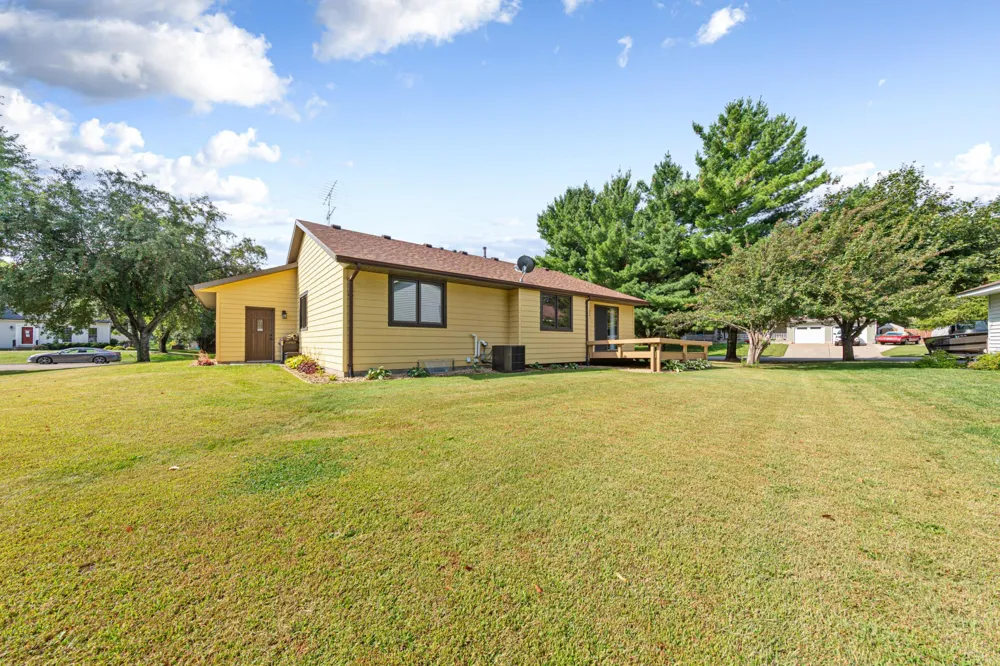 1612 Trailwood Lane SW Faribault, MN 55021